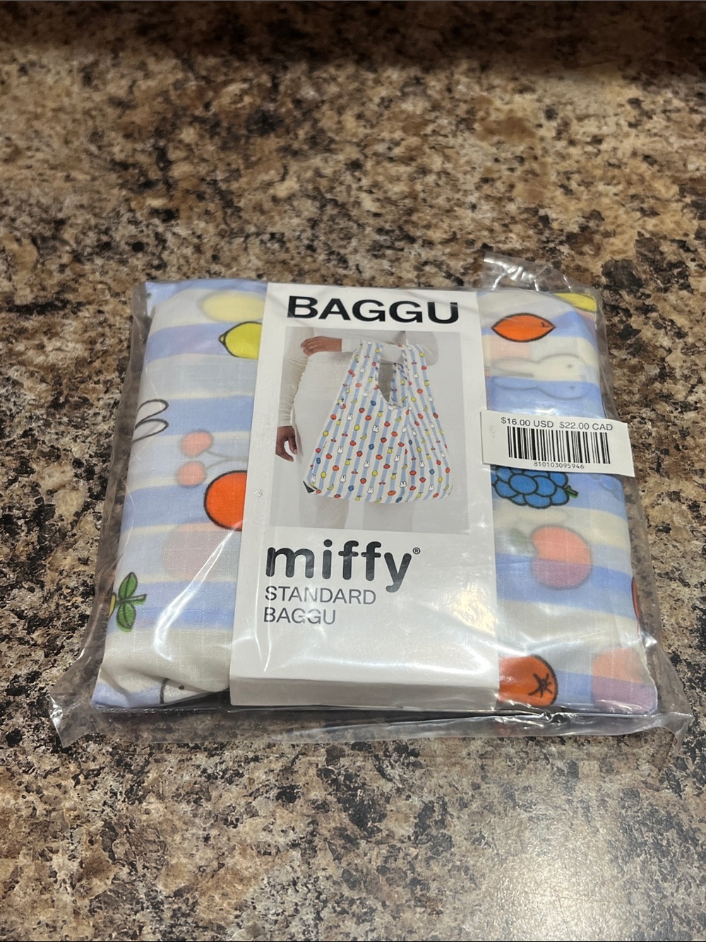 BAGGU & Miffy UO Exclusive Standard Reusable Tote Bag - Picture 3 of 4